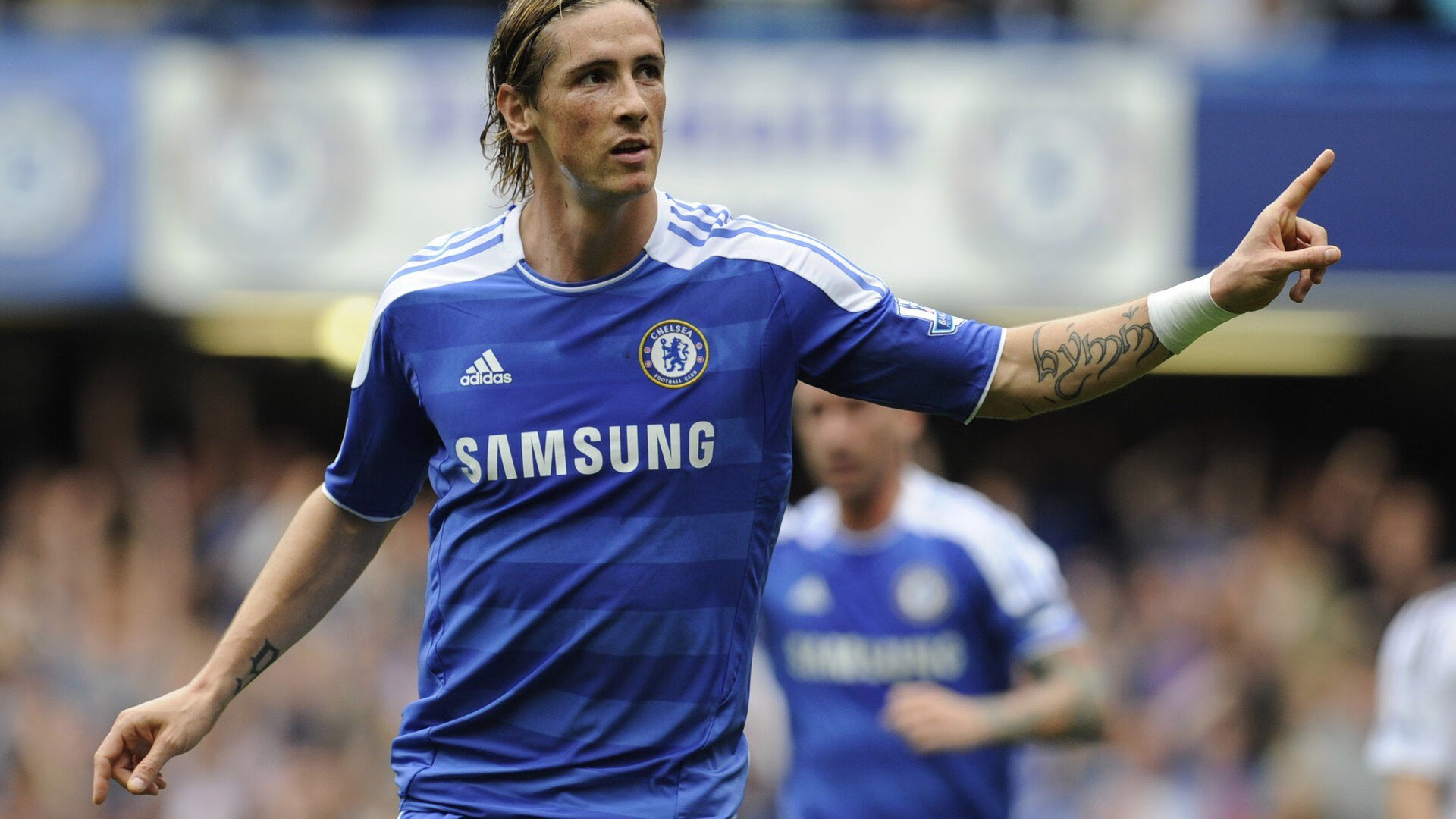 乔治反跑接球空切完成暴扣，乔治扣篮