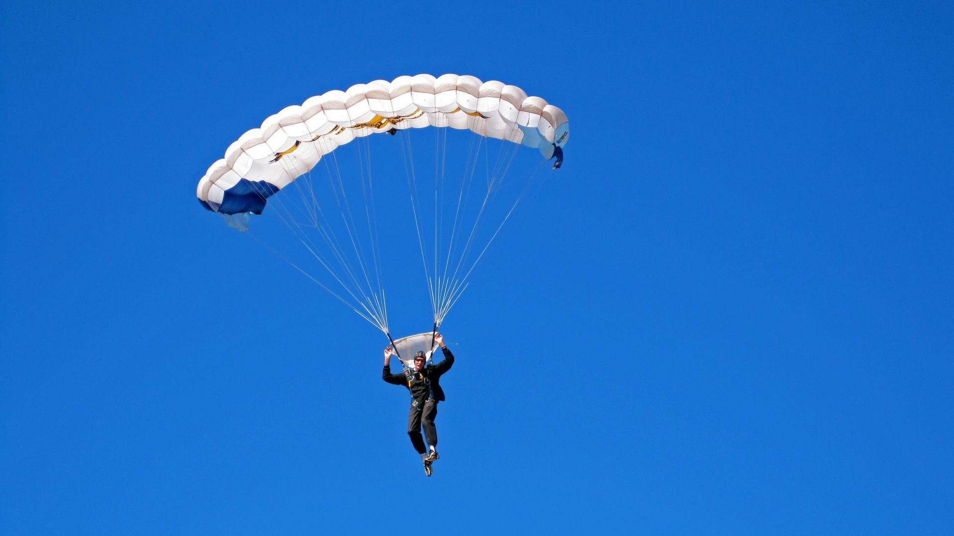英国球迷赴现场观赛热情高涨 创历史新高，英国看球赛